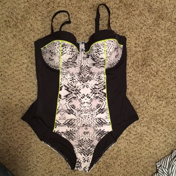 Other - NWOT Colorblock One Piece Swimsuit